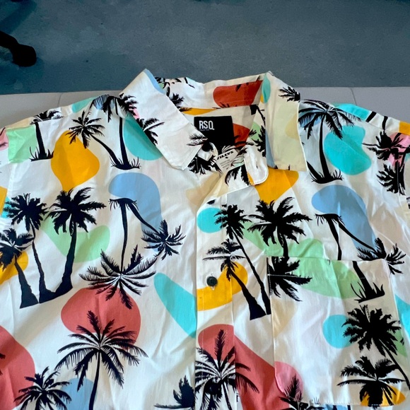 Tillys SHORT SLEEVE BUTTON UP SHIRT! - Picture 2 of 5